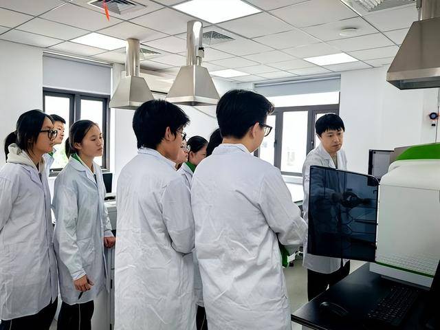 务员浩荡回国赴美留学暴跌286%！AG真人平台超一万名博士辞去美国公(图4)