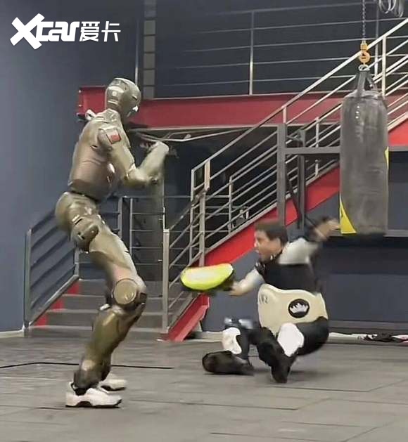 终观察之：机器人赛道“车”满为患AG真人国际厅驭见25中国车市年(图9)